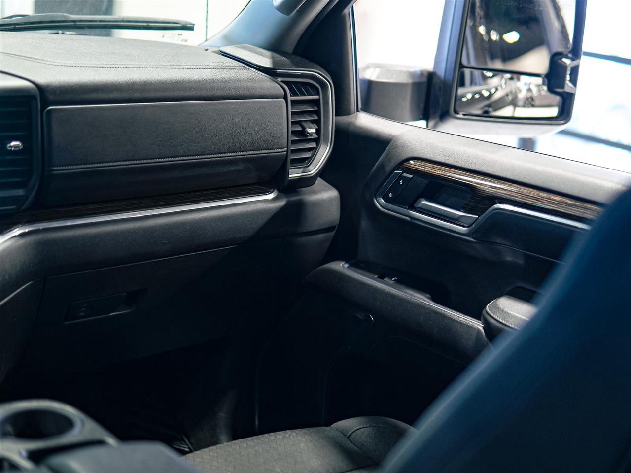 2024 GMC Sierra 1500 ELEVATION | CREW CAB | 4WD | NO ACCIDENTS Photo