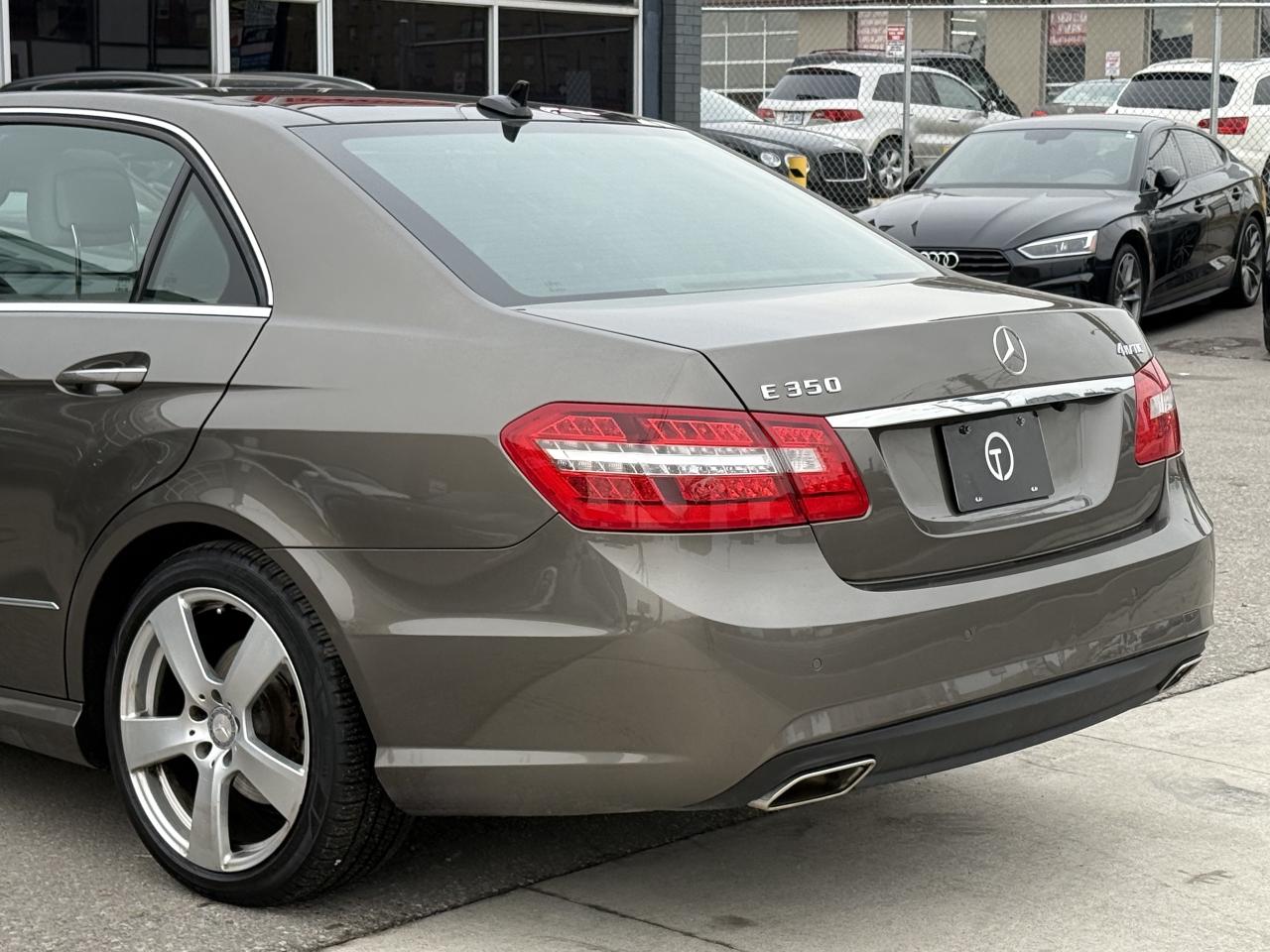 2011 Mercedes-Benz E-Class 350 //AMG PKG | PANO | HARMAN KARDON | NAVI Photo