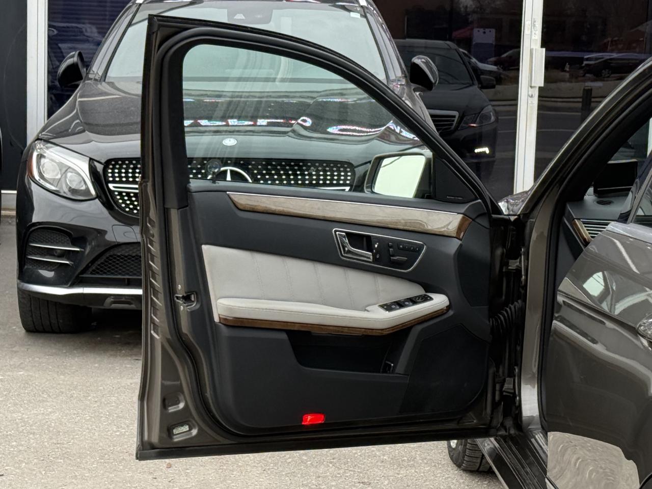 2011 Mercedes-Benz E-Class 350 //AMG PKG | PANO | HARMAN KARDON | NAVI Photo