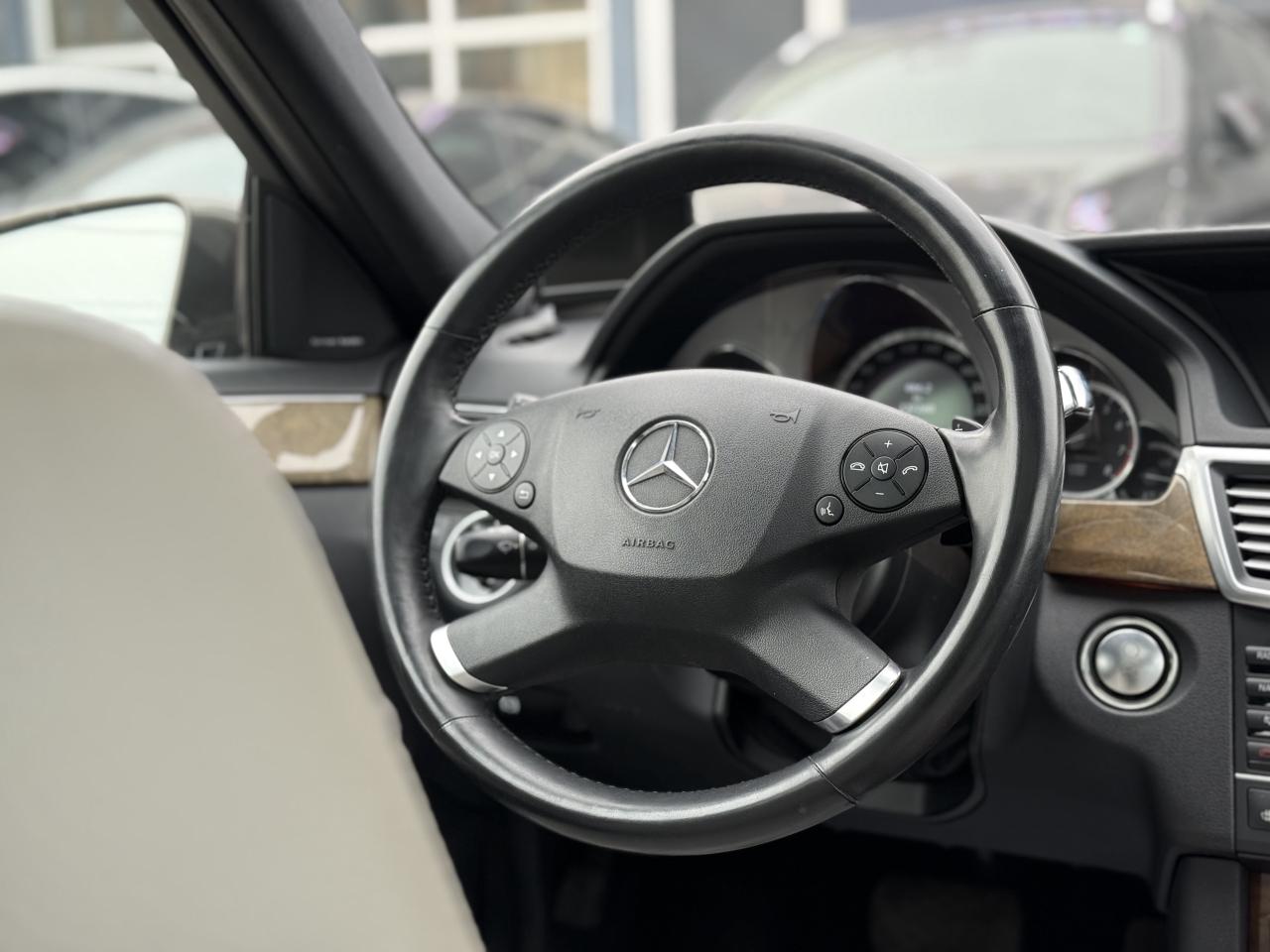 2011 Mercedes-Benz E-Class 350 //AMG PKG | PANO | HARMAN KARDON | NAVI Photo