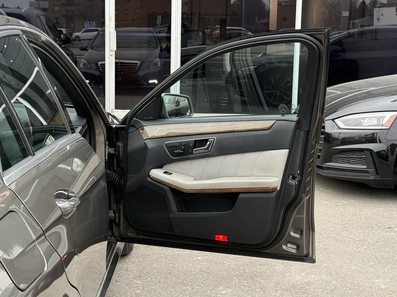 2011 Mercedes-Benz E-Class 350 //AMG PKG | PANO | HARMAN KARDON | NAVI Photo