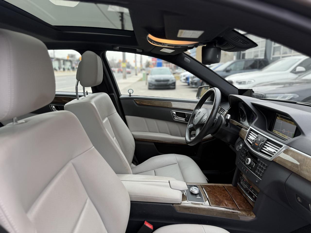 2011 Mercedes-Benz E-Class 350 //AMG PKG | PANO | HARMAN KARDON | NAVI Photo