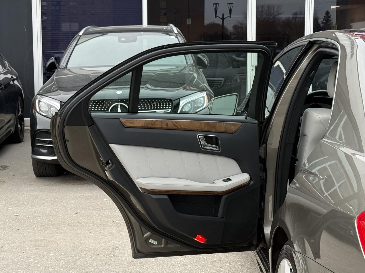 2011 Mercedes-Benz E-Class 350 //AMG PKG | PANO | HARMAN KARDON | NAVI Photo