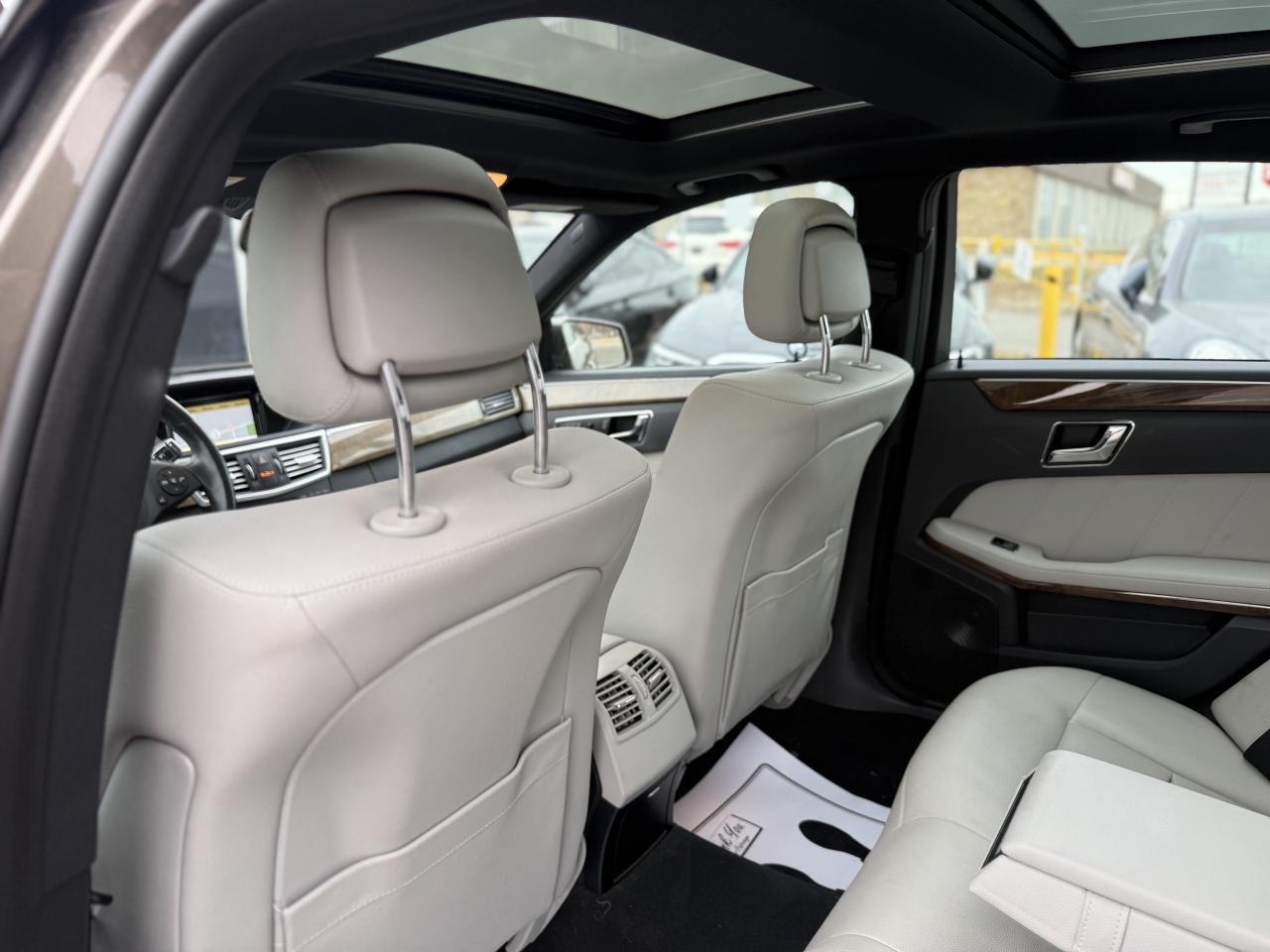 2011 Mercedes-Benz E-Class 350 //AMG PKG | PANO | HARMAN KARDON | NAVI Photo