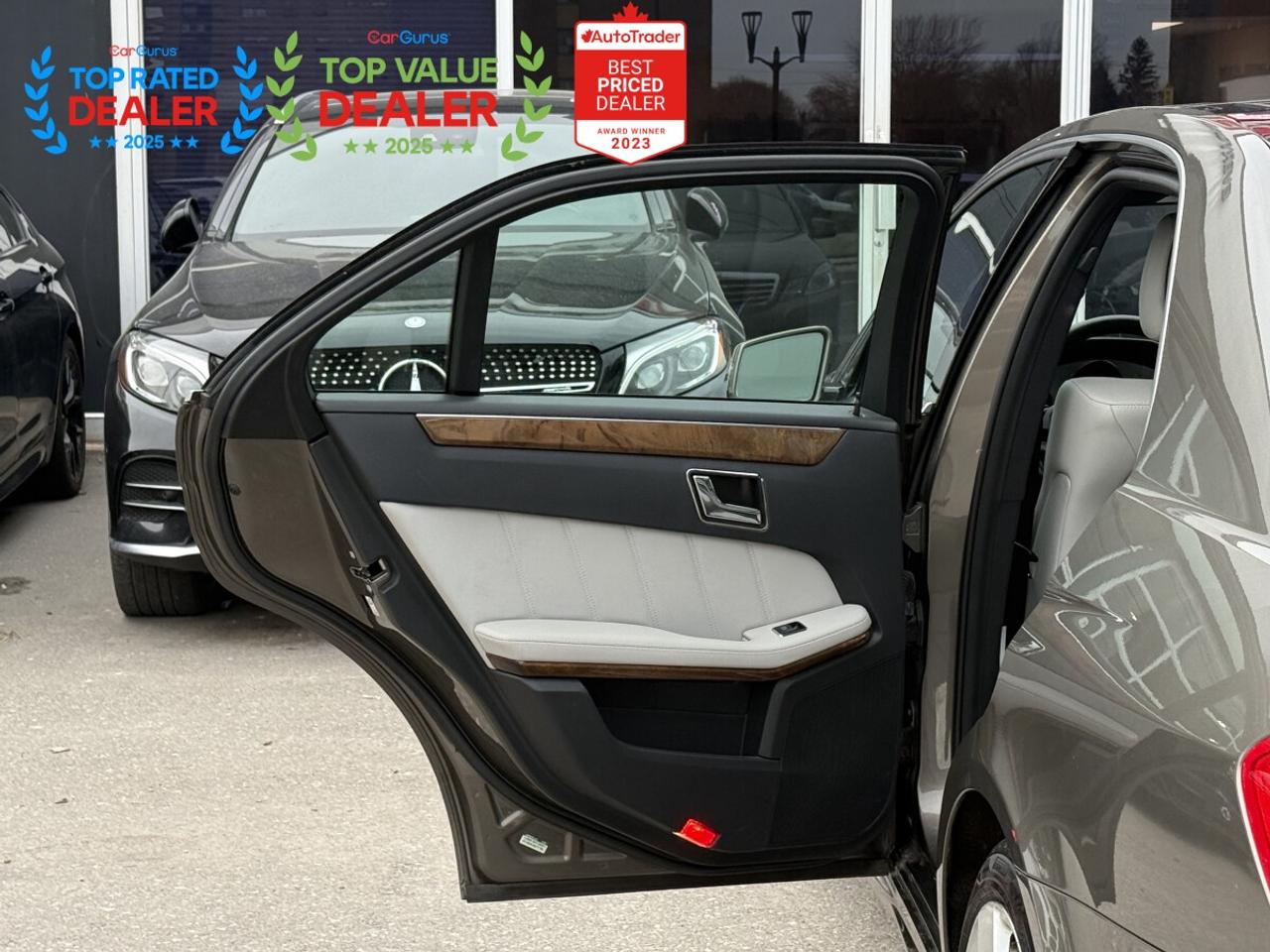 2011 Mercedes-Benz E-Class 350 //AMG PKG | PANO | HARMAN KARDON | NAVI Photo