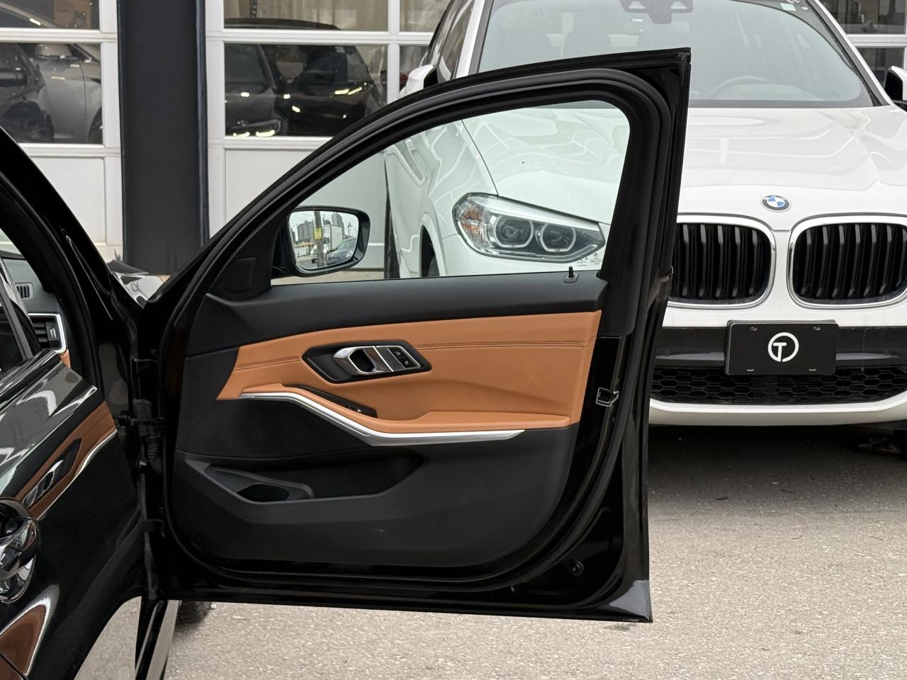 2019 BMW 3 Series 330i //M PKG | PANO | LIKE NEW | LOADED Photo