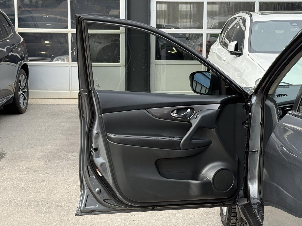 2019 Nissan Rogue S | BACK UP CAMERA | FINANCE Photo