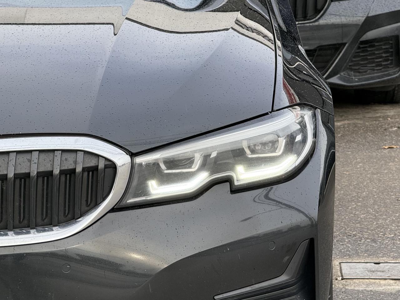2019 BMW 3 Series 330i | PREMIUM | PANO | NAVI | LOADED Photo