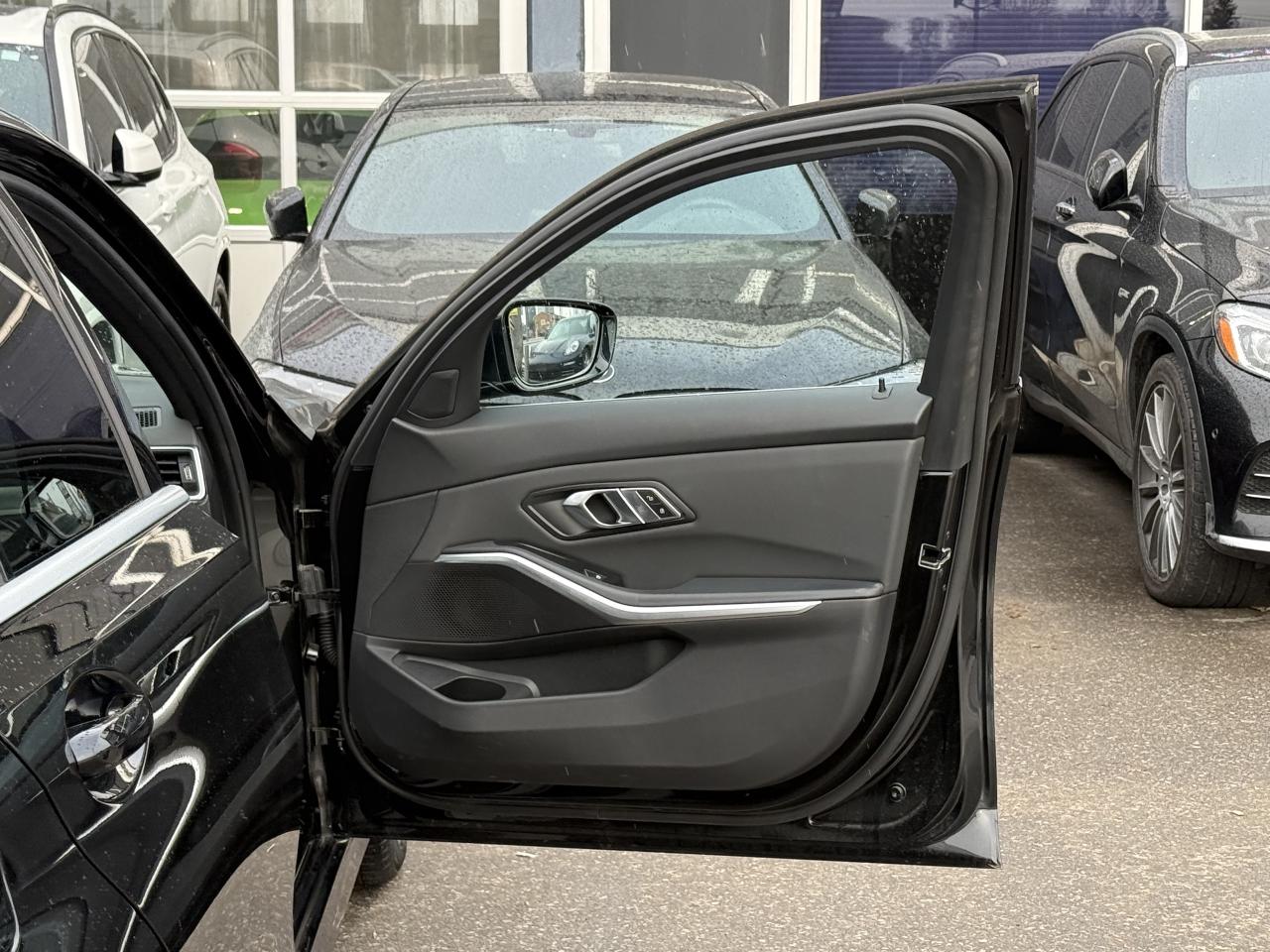 2019 BMW 3 Series 330i | PREMIUM | PANO | NAVI | LOADED Photo