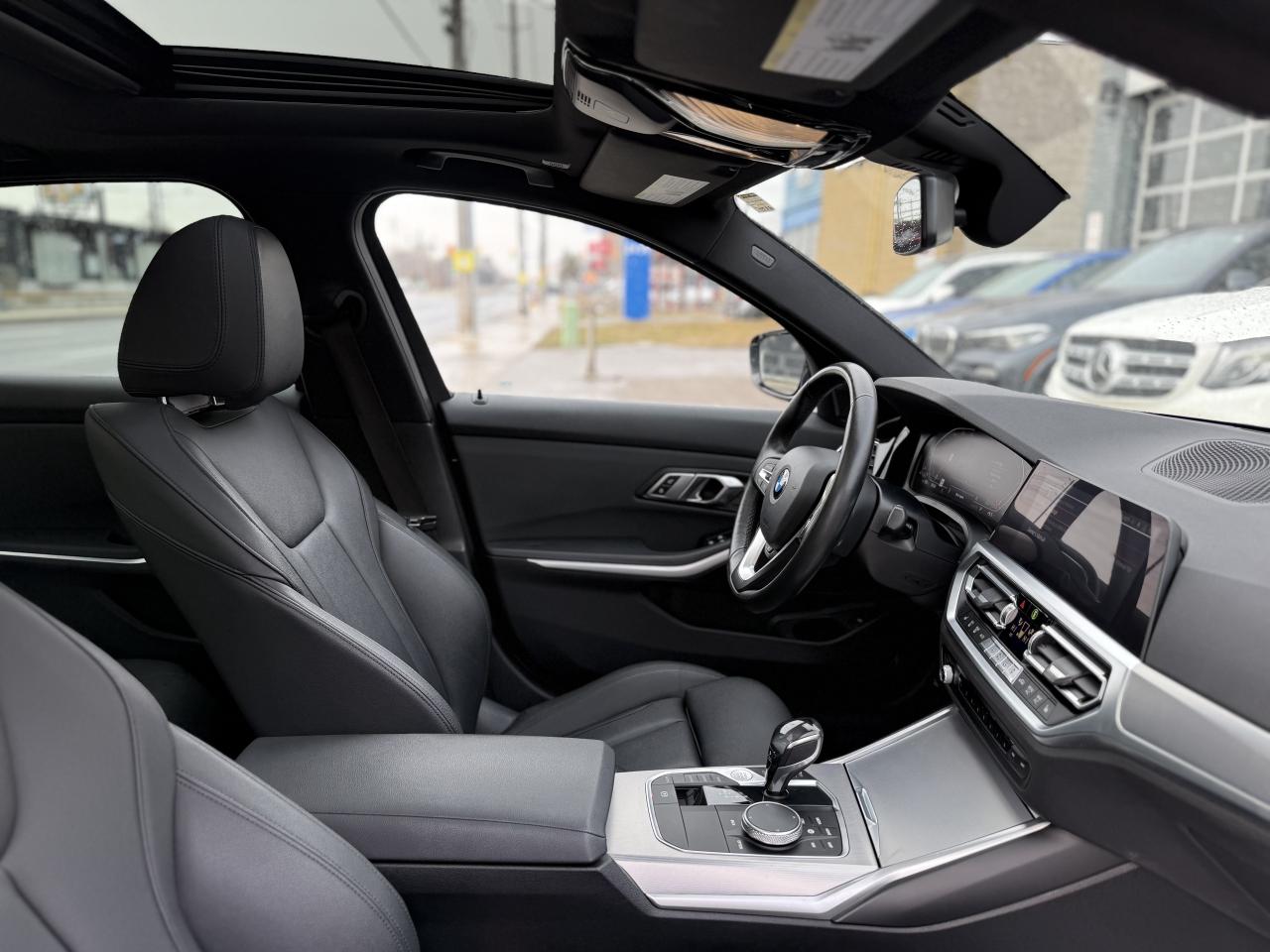 2019 BMW 3 Series 330i | PREMIUM | PANO | NAVI | LOADED Photo