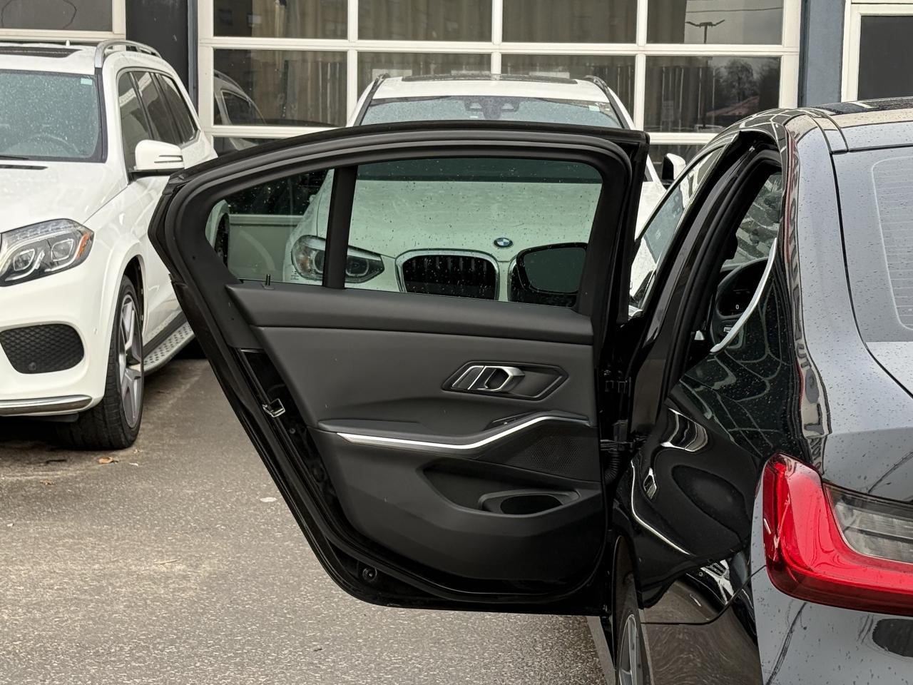 2019 BMW 3 Series 330i | PREMIUM | PANO | NAVI | LOADED Photo