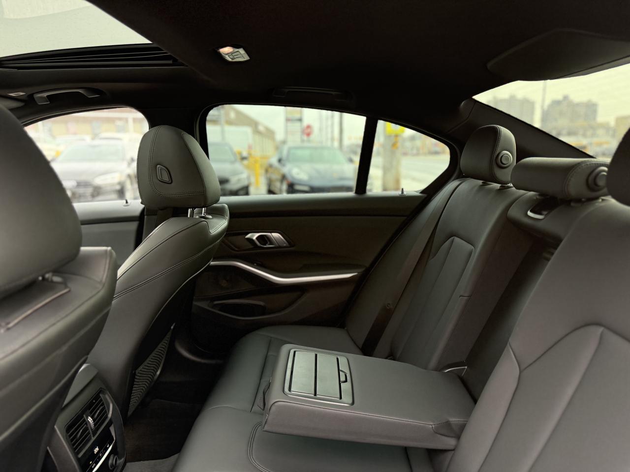 2019 BMW 3 Series 330i | PREMIUM | PANO | NAVI | LOADED Photo