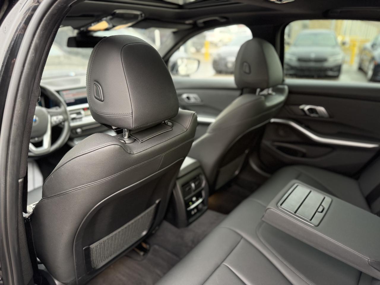 2019 BMW 3 Series 330i | PREMIUM | PANO | NAVI | LOADED Photo