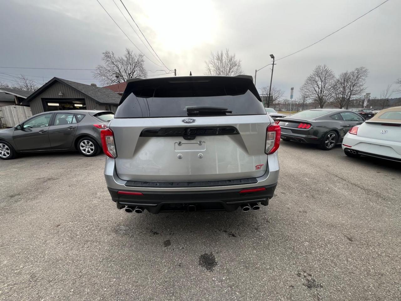 2021 Ford Explorer ST Photo3