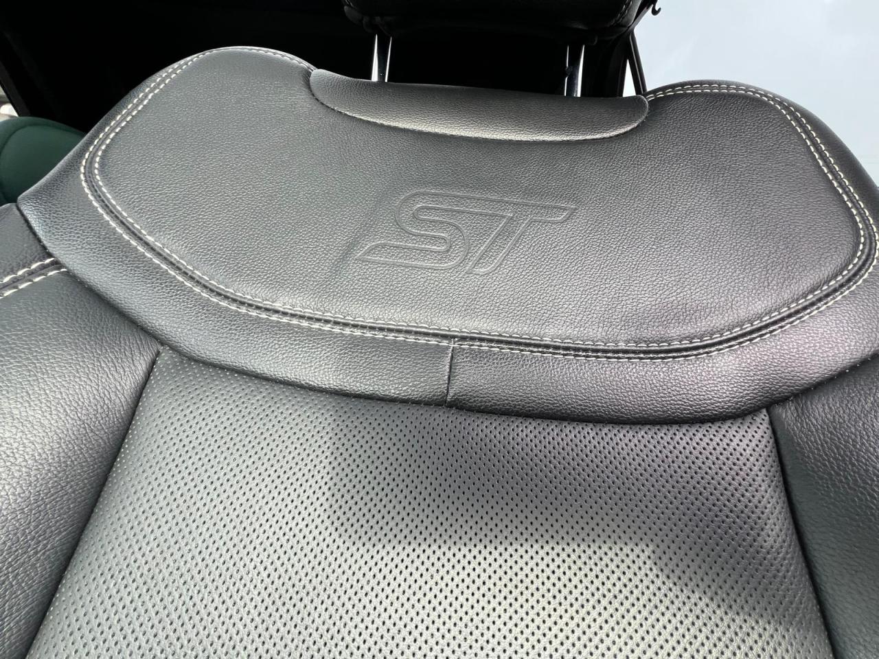 2021 Ford Explorer ST Photo