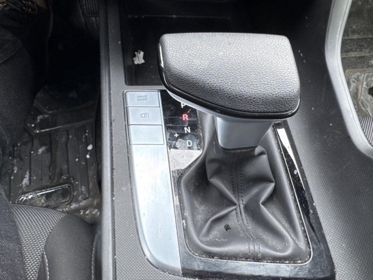 2024 Hyundai Elantra Essential IVT  - Heated Seats Photo