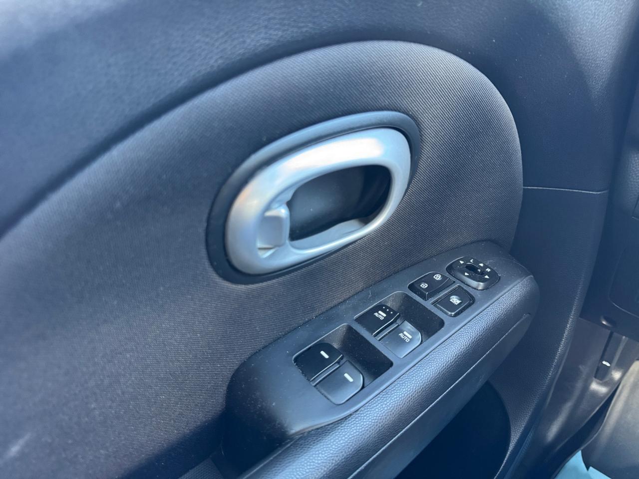 2016 Kia Soul BASE 6A Photo