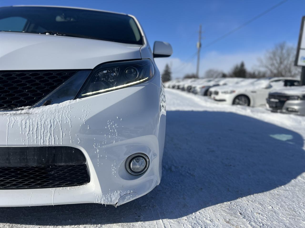 2015 Toyota Sienna SE Photo