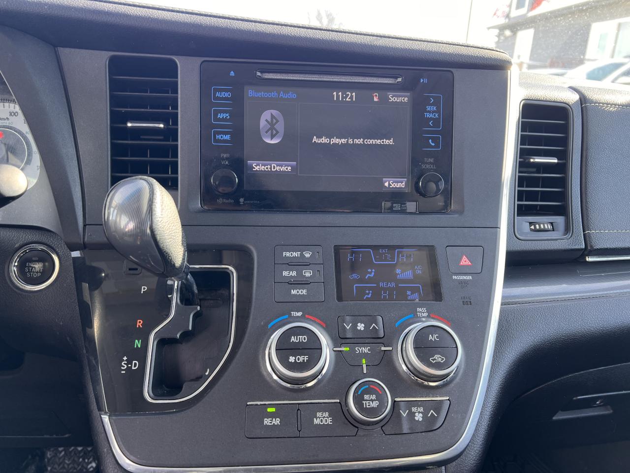 2015 Toyota Sienna SE Photo