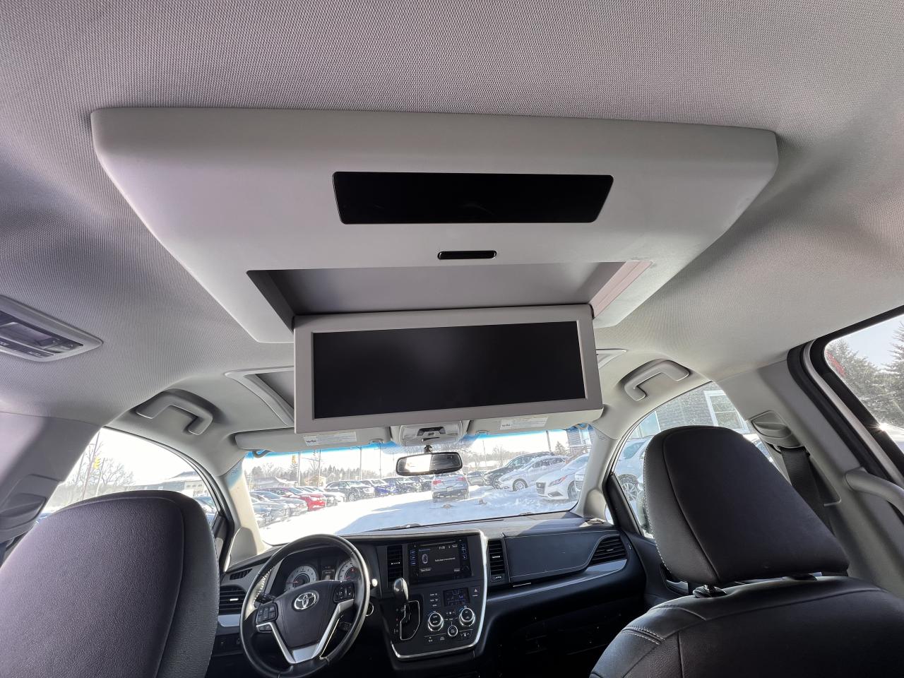 2015 Toyota Sienna SE Photo