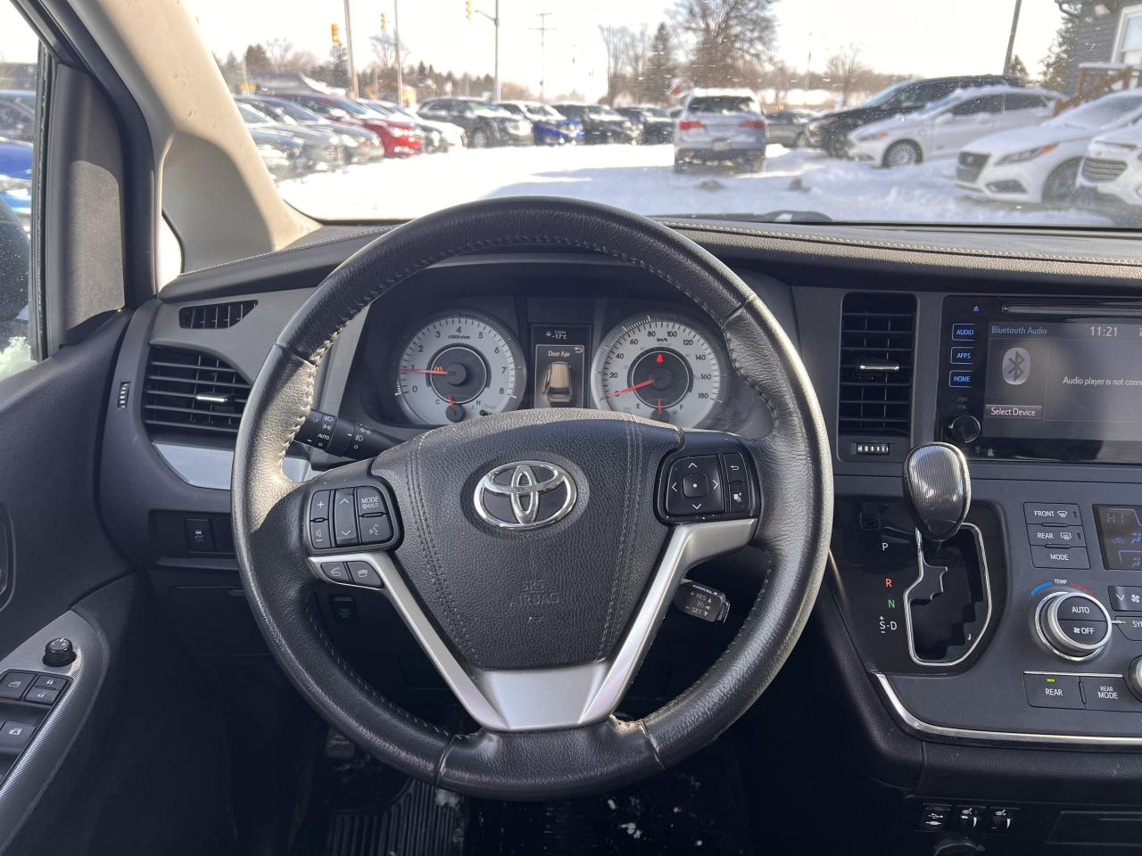 2015 Toyota Sienna SE Photo