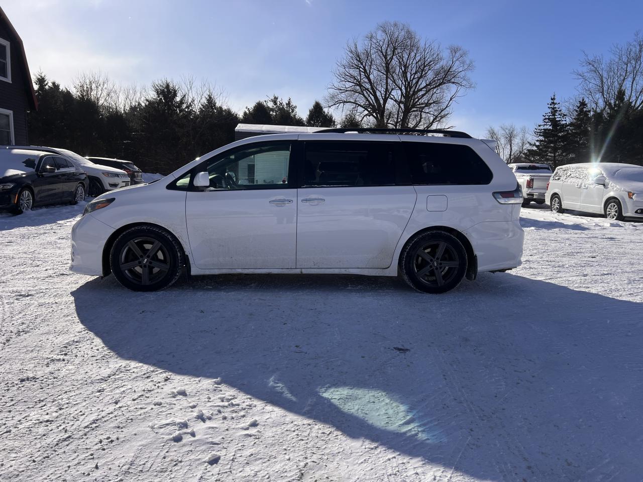 2015 Toyota Sienna SE Photo