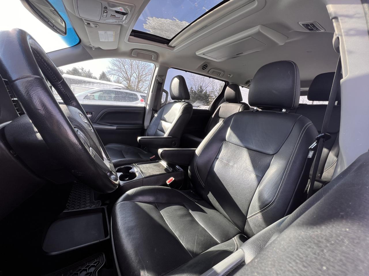2015 Toyota Sienna SE Photo