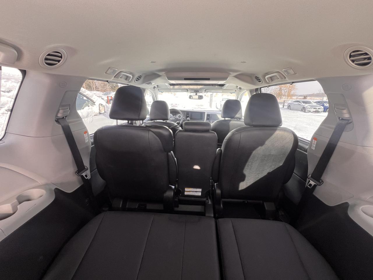 2015 Toyota Sienna SE Photo