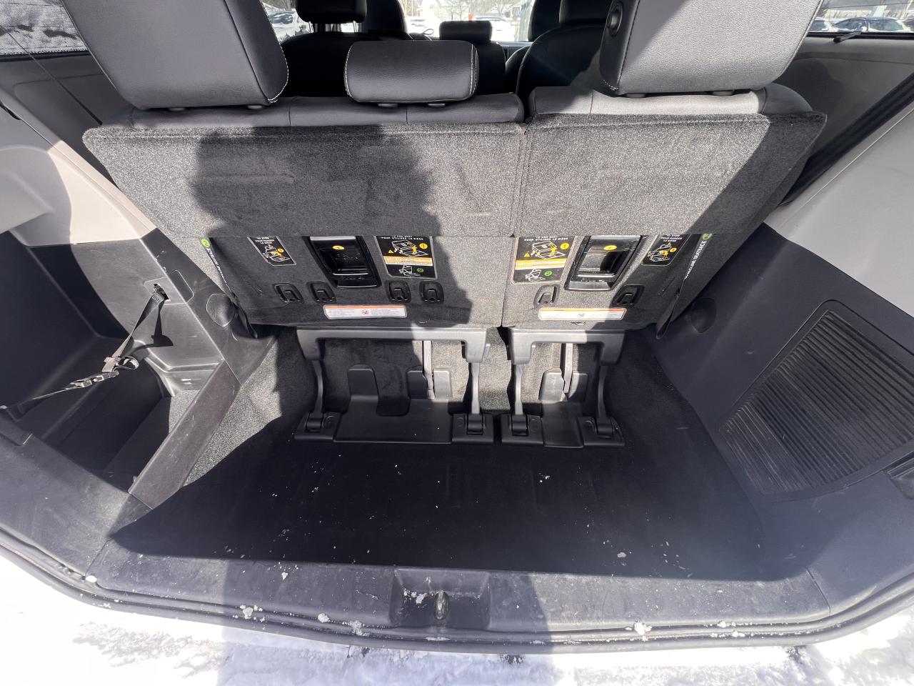 2015 Toyota Sienna SE Photo
