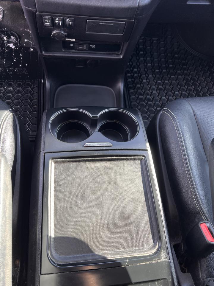 2015 Toyota Sienna SE Photo