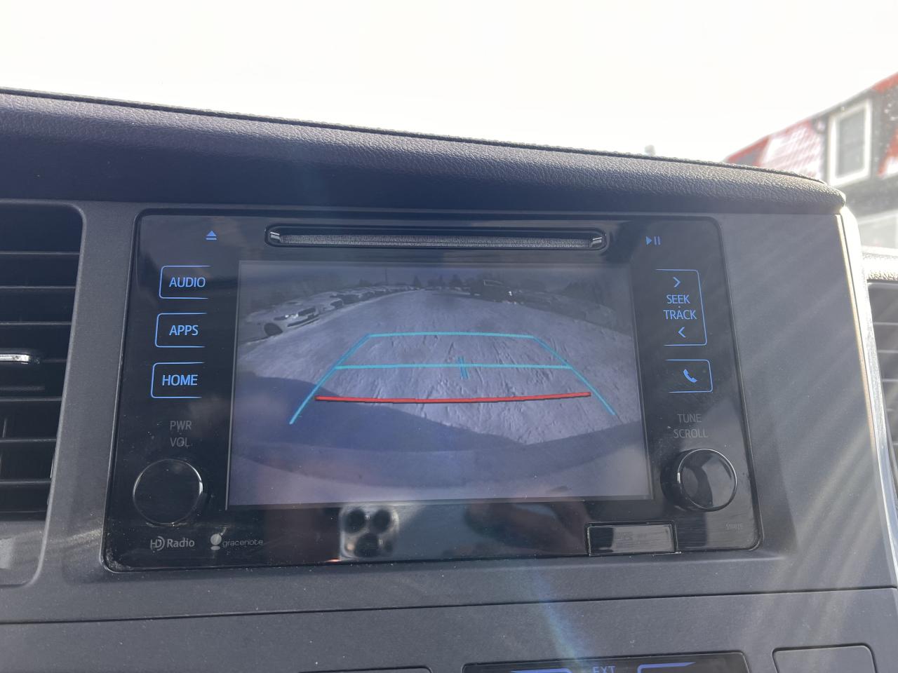 2015 Toyota Sienna SE Photo