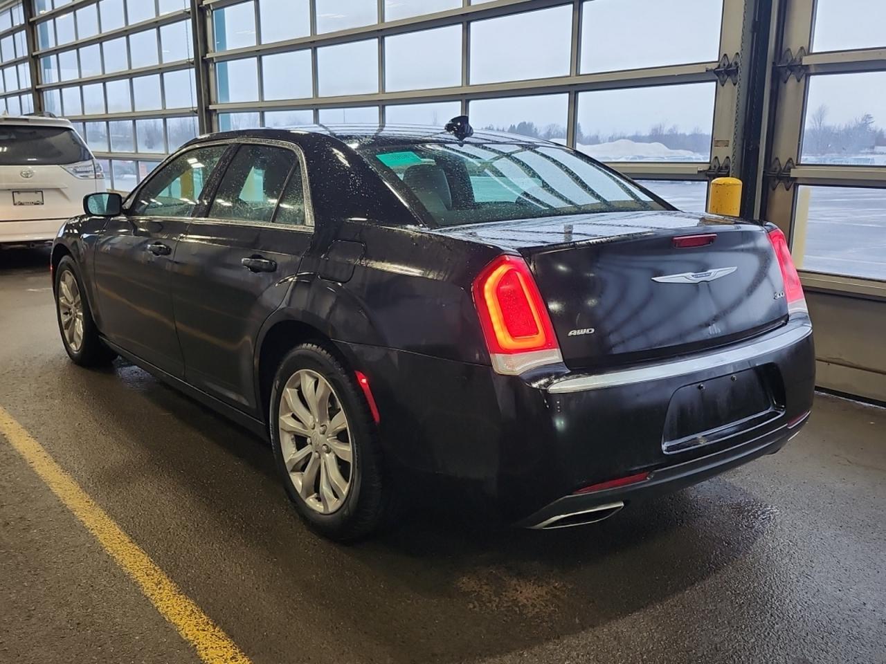 2018 Chrysler 300 300 Touring - Photo #7