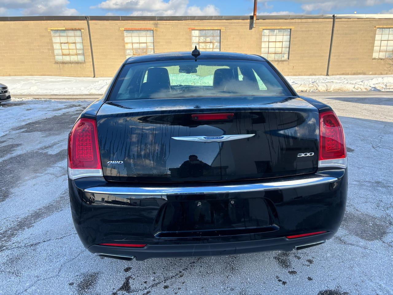 2018 Chrysler 300 300 Touring AWD - Photo #12