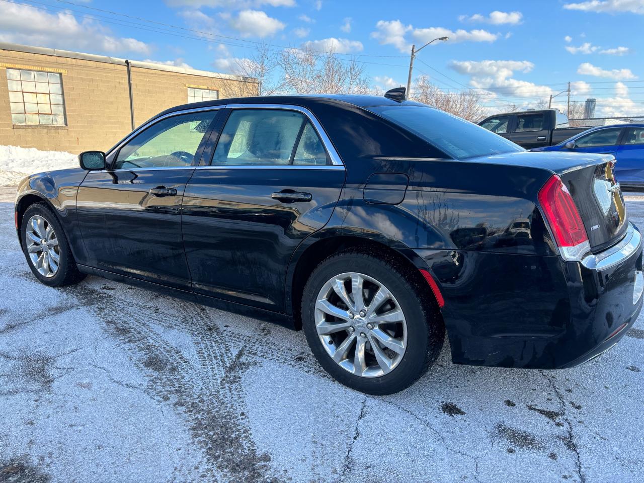 2018 Chrysler 300 300 Touring AWD - Photo #7