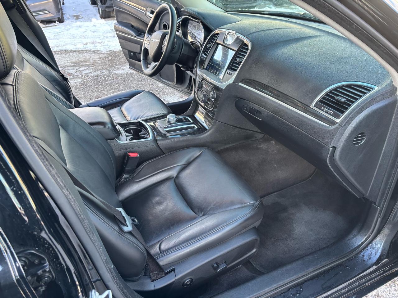 2018 Chrysler 300 300 Touring AWD - Photo #4