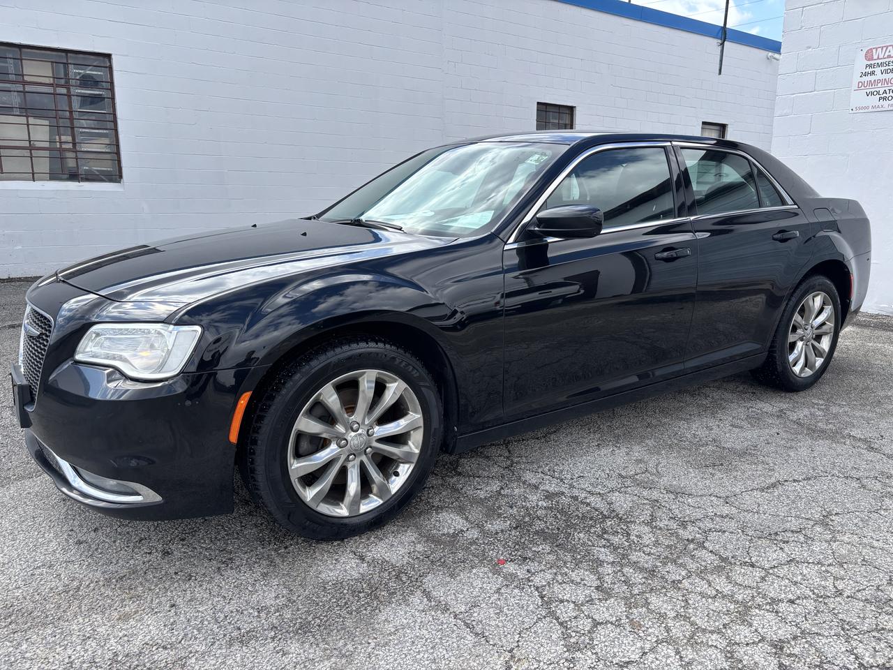 2018 Chrysler 300 300 Touring AWD - Photo #5