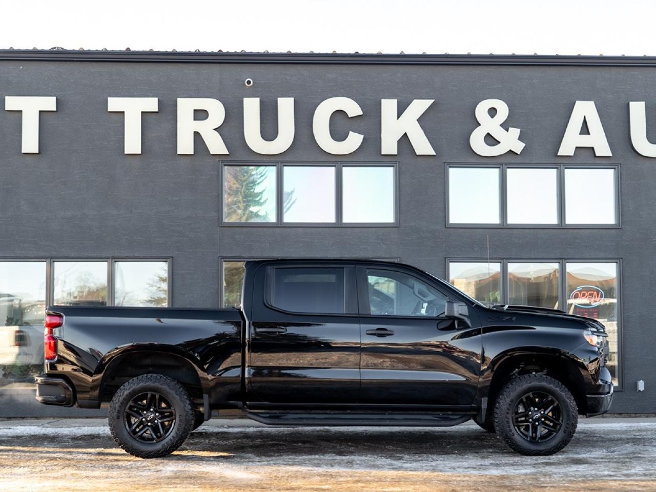 2024 Chevrolet Silverado 1500 Custom Trail Boss ONLY 16,731 KMS Photo25