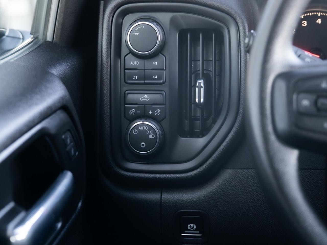 2024 Chevrolet Silverado 1500 Custom Trail Boss ONLY 16,731 KMS Photo32