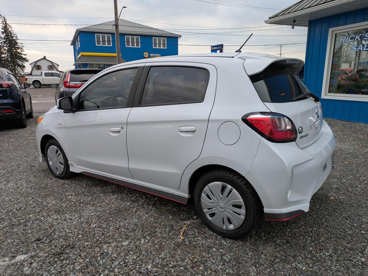 2022 Mitsubishi Mirage ES Photo2