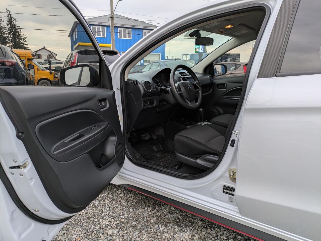 2022 Mitsubishi Mirage ES Photo