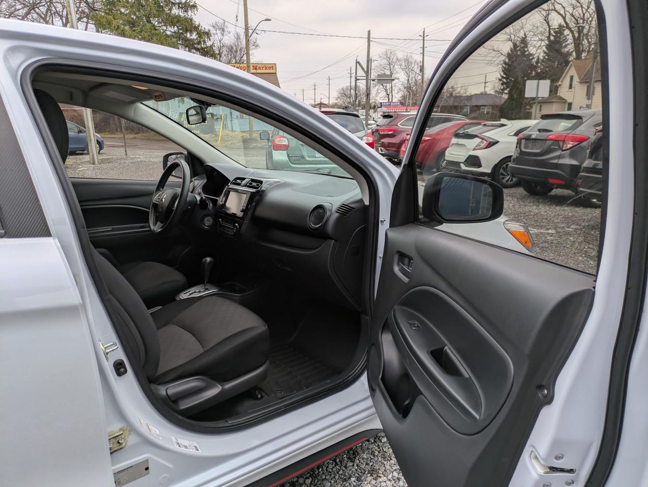 2022 Mitsubishi Mirage ES Photo