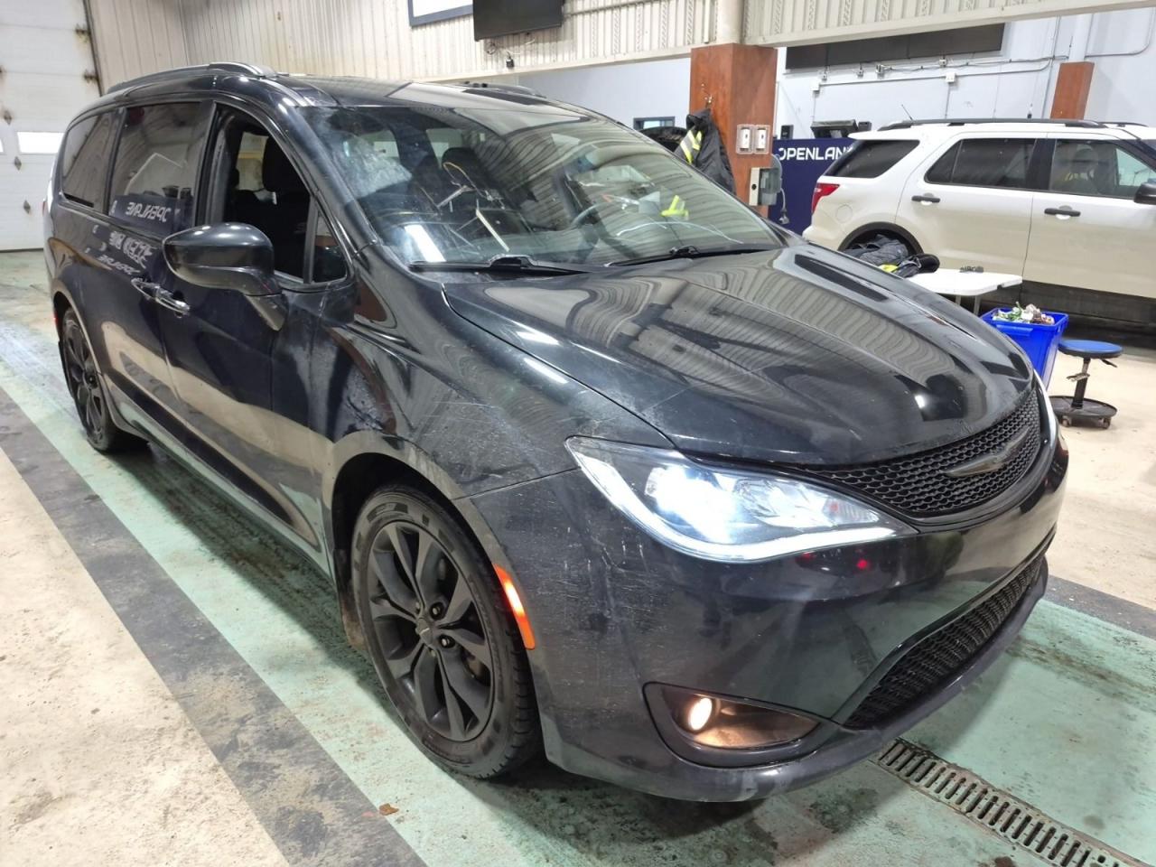 2018 Chrysler Pacifica Touring Plus - Photo #5