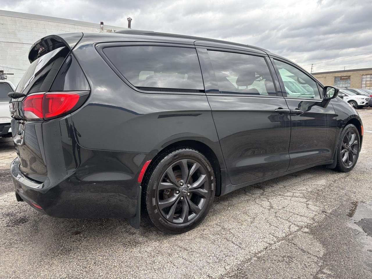 2018 Chrysler Pacifica Touring Plus - Photo #6