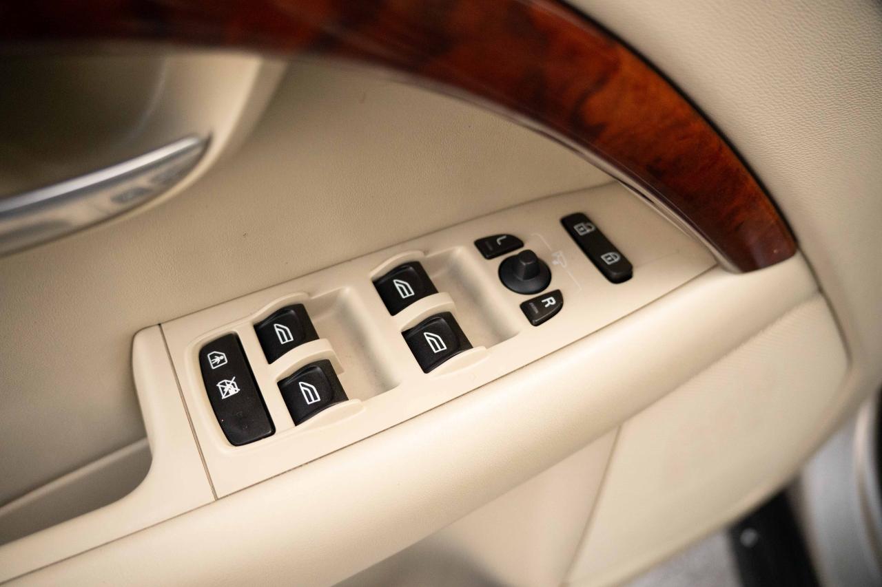 2009 Volvo XC70 T6 AWD WAGON Photo