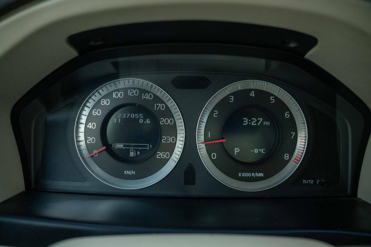 2009 Volvo XC70 T6 AWD WAGON Photo