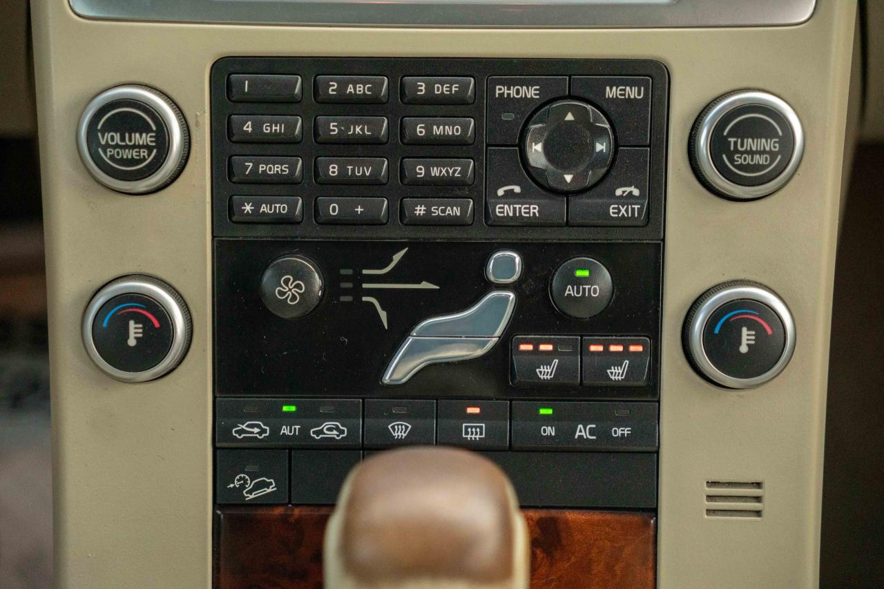 2009 Volvo XC70 T6 AWD WAGON Photo