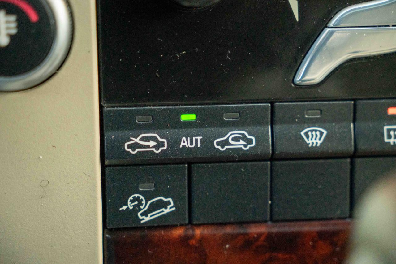 2009 Volvo XC70 T6 AWD WAGON Photo