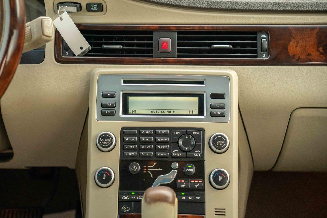 2009 Volvo XC70 T6 AWD WAGON Photo