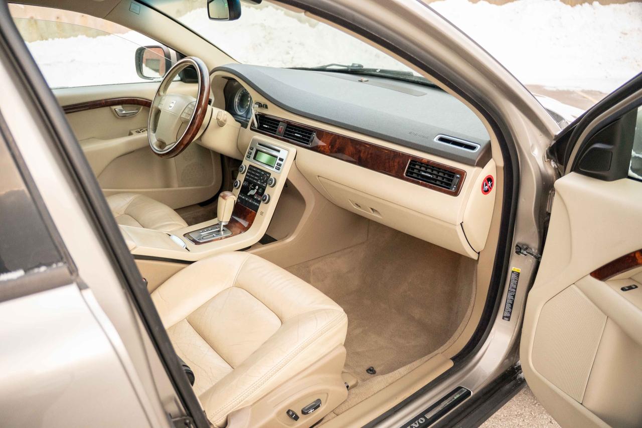 2009 Volvo XC70 T6 AWD WAGON Photo