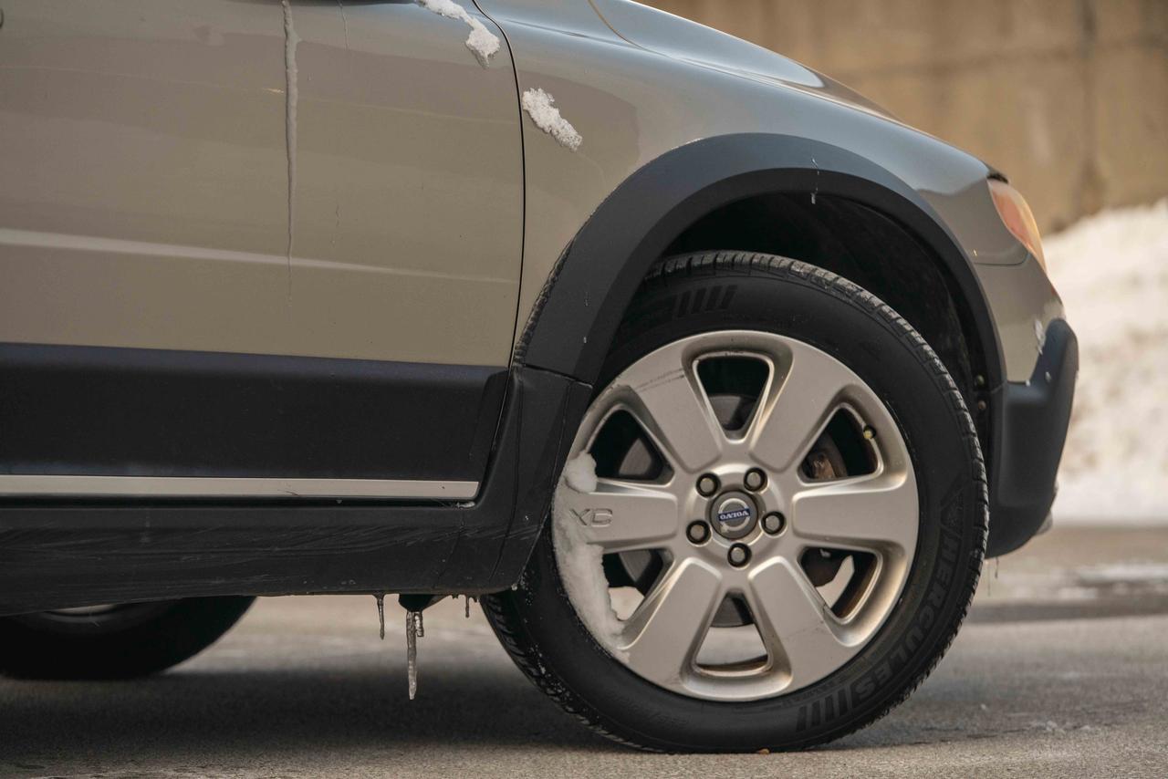 2009 Volvo XC70 T6 AWD WAGON Photo